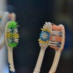 Zähne richtig putzen - Experten sind sich nicht einig